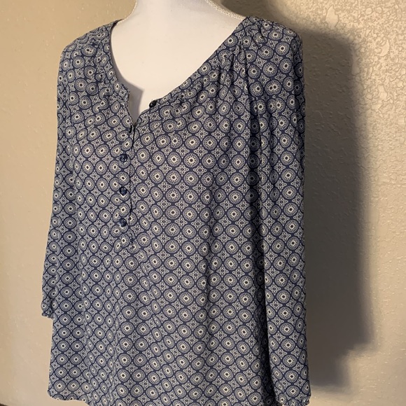 Croft & Barrow Women’s Top - Picture 2 of 6